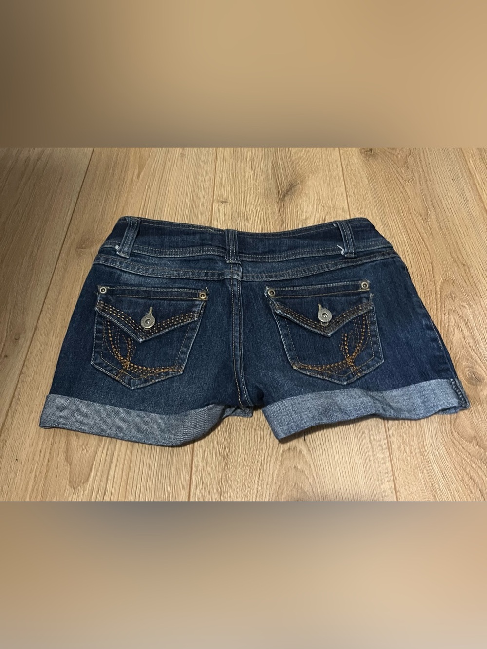 Low rise denim shorts - Picture 2 of 4